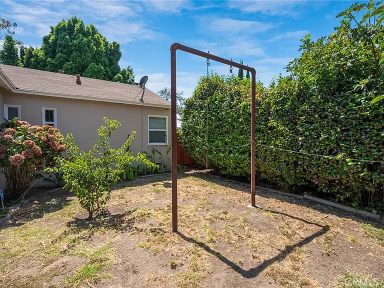 2526 Purdue Ave — Photo 24