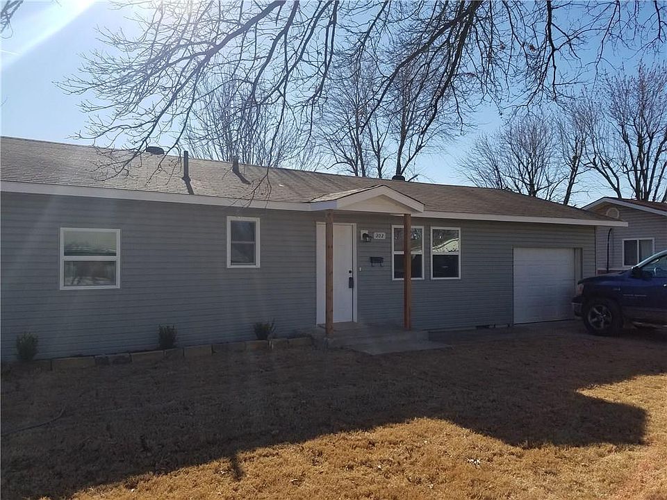 1st image of 303 Fink Dr