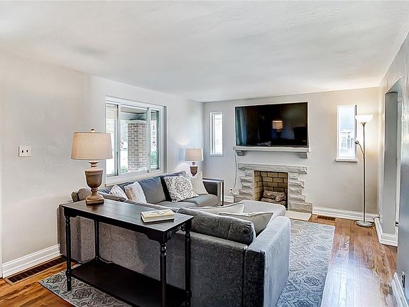 3rd image of 461 Kling Dr