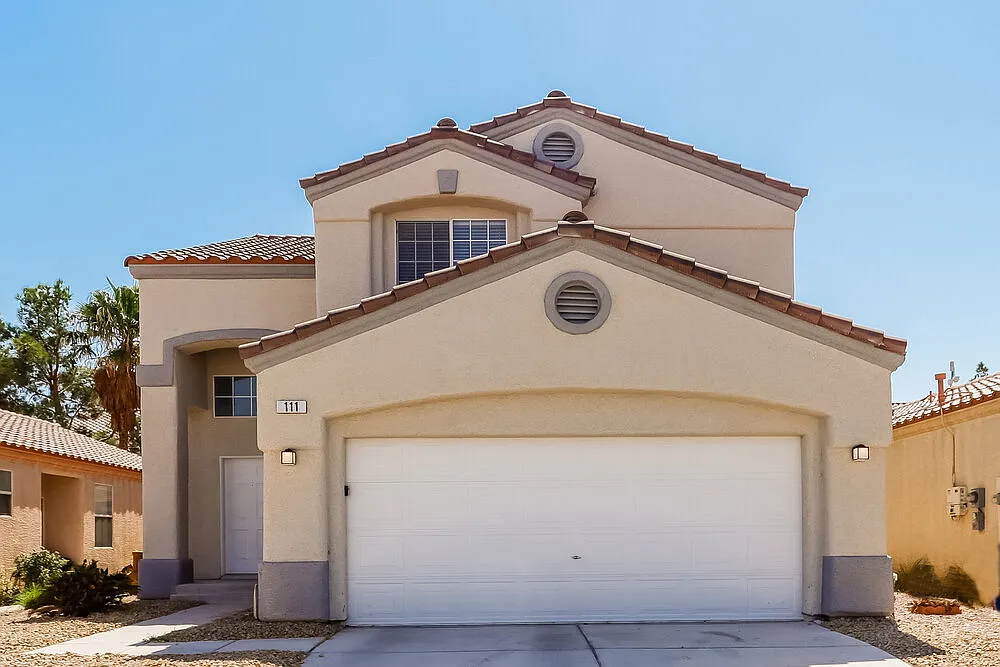3 bed, 2.5 bath, 1800 sqft, $2,265 — Photo 1