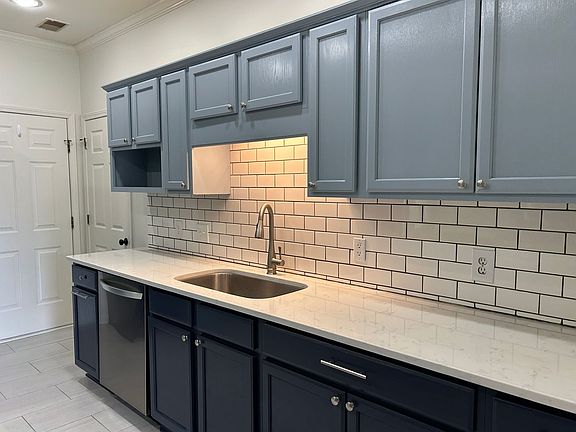 3rd image of 236 Chadwick Ln