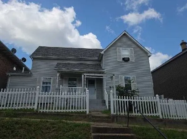 900 N 2nd St, De Soto, MO 63020