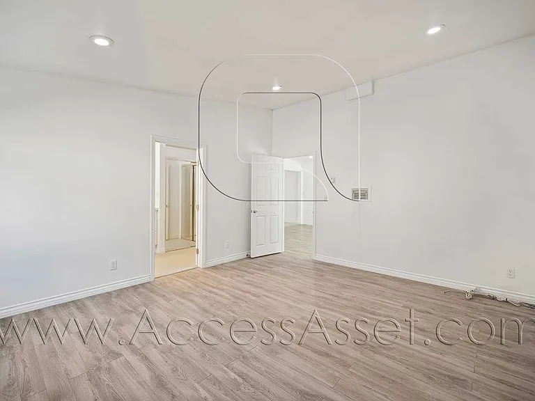4239 W 179th St — Photo 17