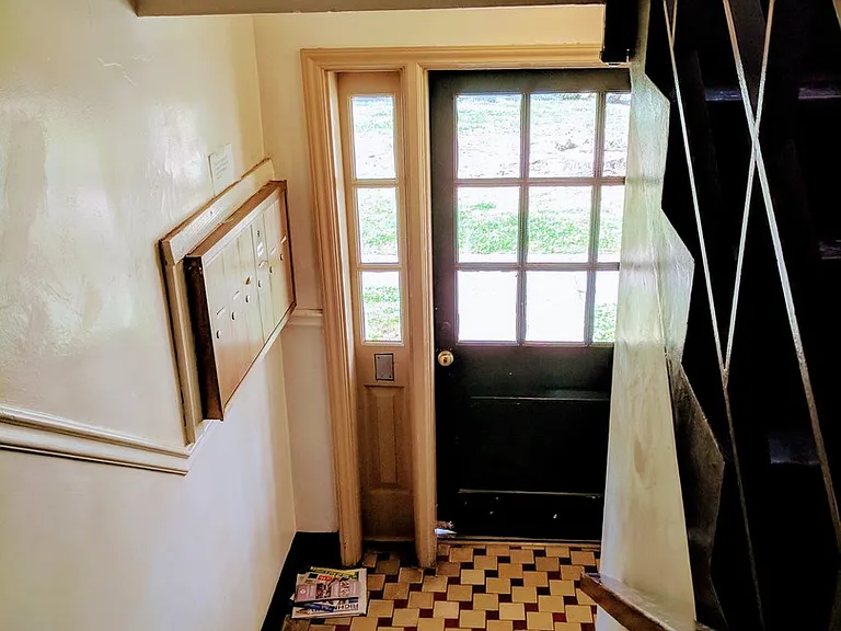 2606 Kensington Avenue — Photo 2