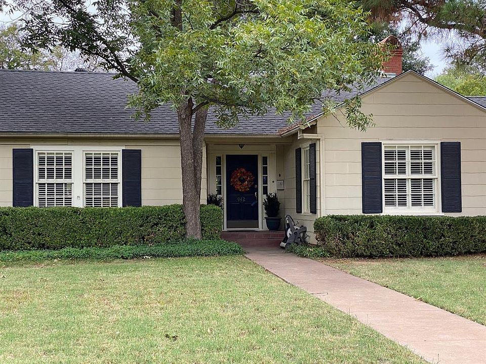 1st image of 942 Elmwood Dr