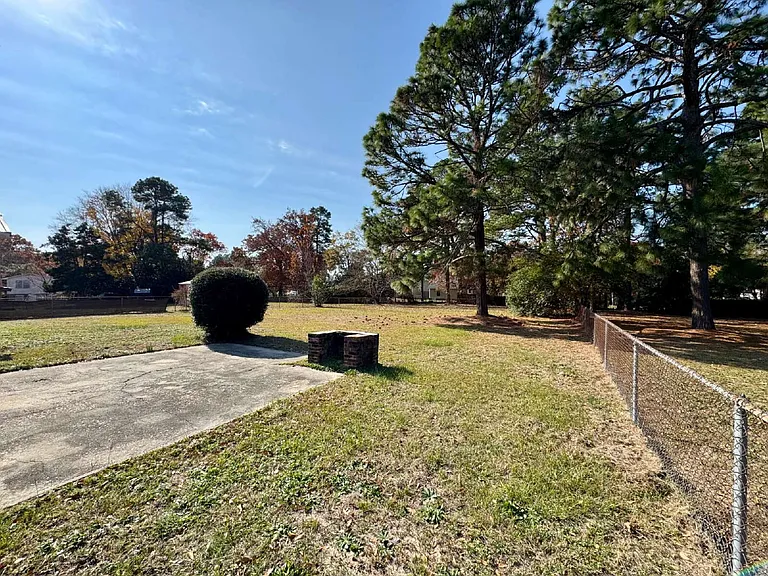 1222 Kienast Dr — Photo 16