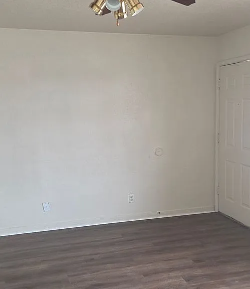 1107 Circle M Dr — Photo 4