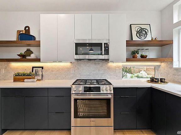 5th image of 7033 35th Ave NE #B