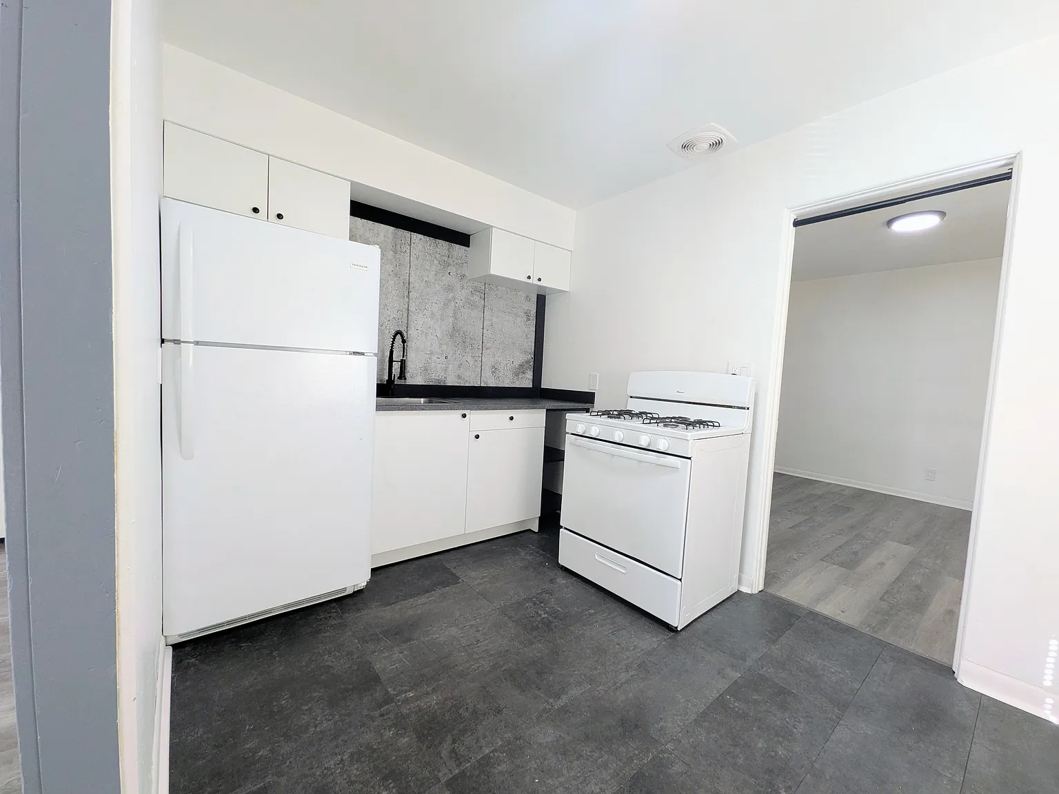 1 bed, 750 sqft, $795 — Photo 2
