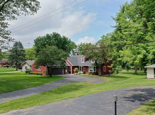 1698 Bittersweet Dr, Saint Anne, IL 60964
