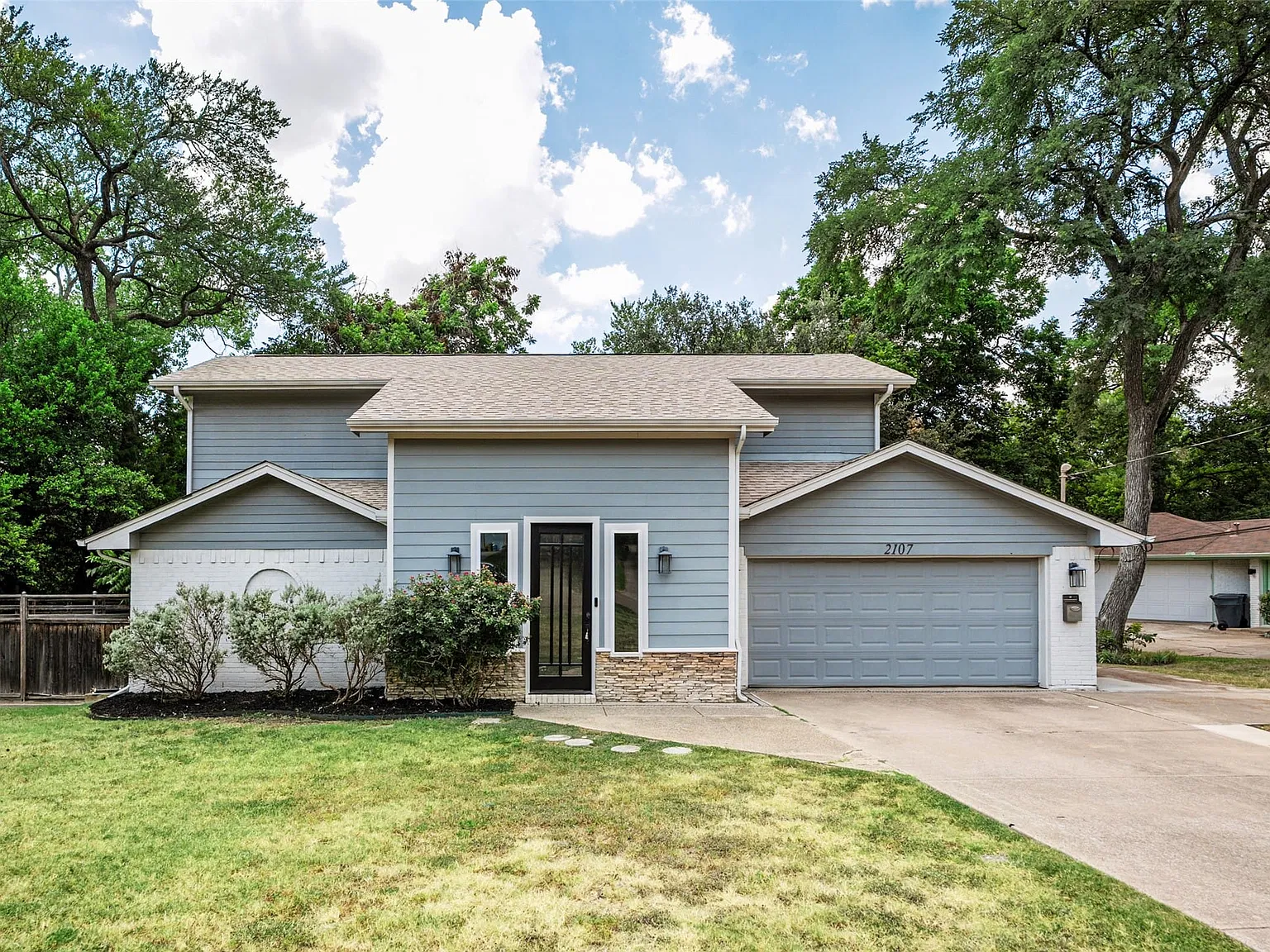 3 bed, 2.5 bath, 1935 sqft, $2,950 — Photo 2