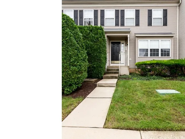 1703 Briarwood Ct, Phoenixville, PA 19460