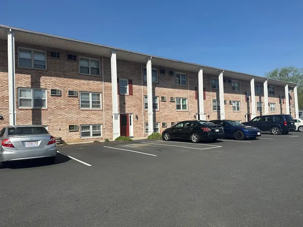 Center Court Apartments, 12 Royce Ct #2a47f4bee, West Springfield, MA 01089