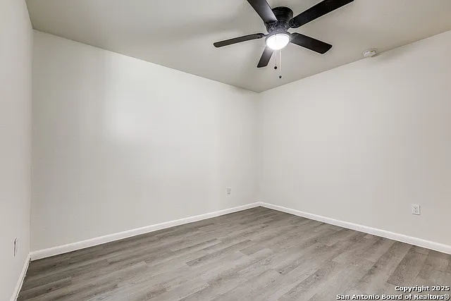 415 Elmwood Dr #B — Photo 17