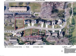 St Andrews Ct, Akron, OH 44312
