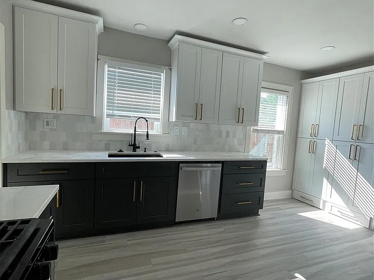 3020 Arbor St — Photo 5