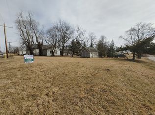 515 W Berry St, Hamilton, MO 64644
