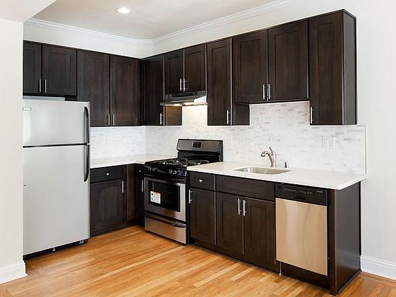 4th image of 1360 Lombard St APT 304