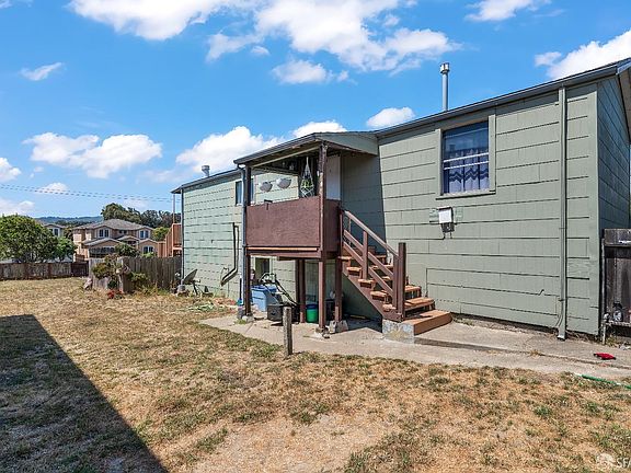 2nd image of 728 Commercial Ave
