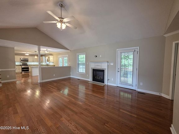 5th image of 205 Woodberry Pl