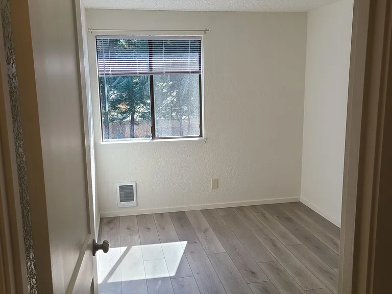 404 Railroad Ave #11 — Photo 20