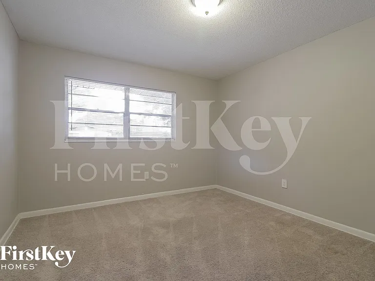 1340 Sharon Dr — Photo 12