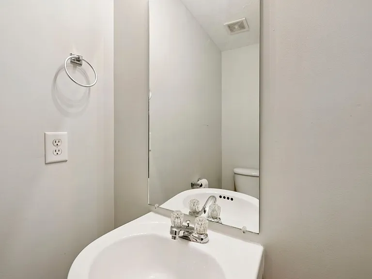 340 Stewarts Landing Cir — Photo 10
