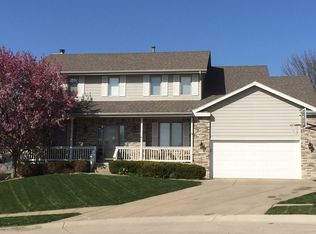 16012 Sahler Cir, Omaha, NE 68116