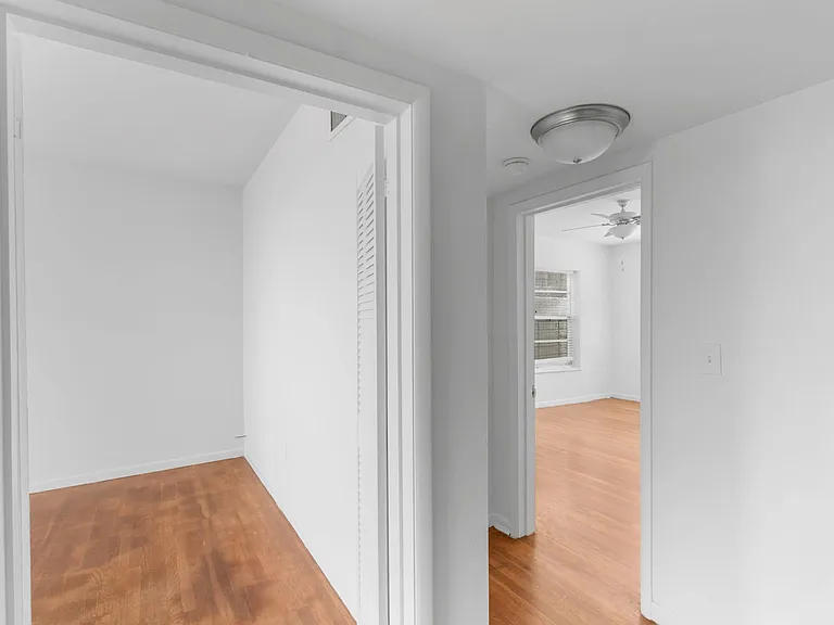 Oakmont Apartments — Photo 6