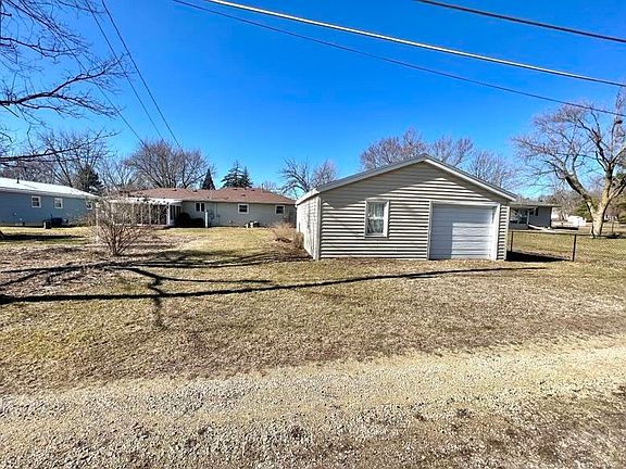 3rd image of 409 4th Ave NE
