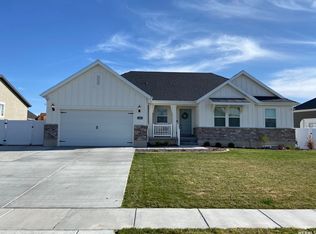 3469 W Cranefield Rd, Clinton, UT 84015