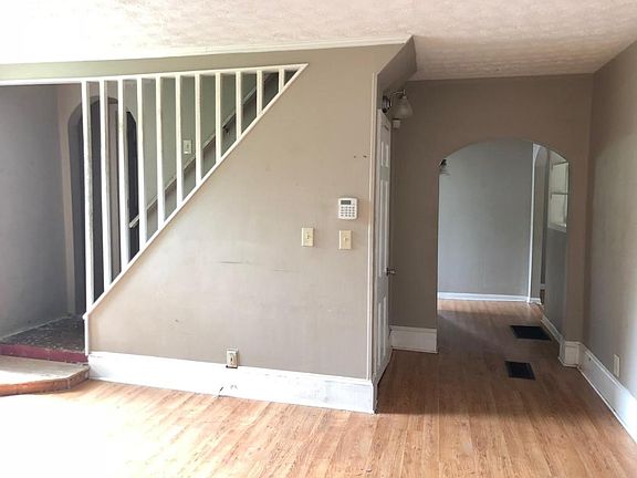 3rd image of 410 E Columbia Ave