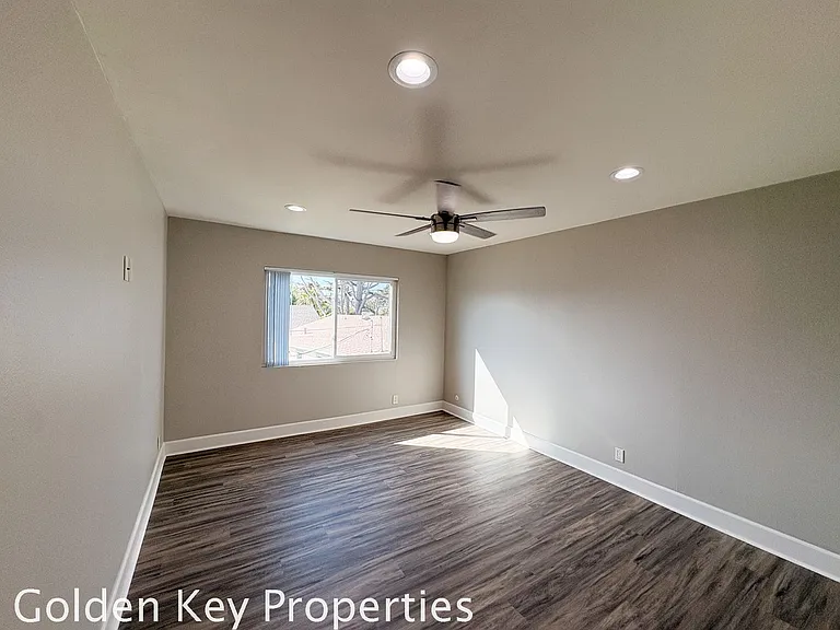 225 S Ditmar St #J — Photo 12
