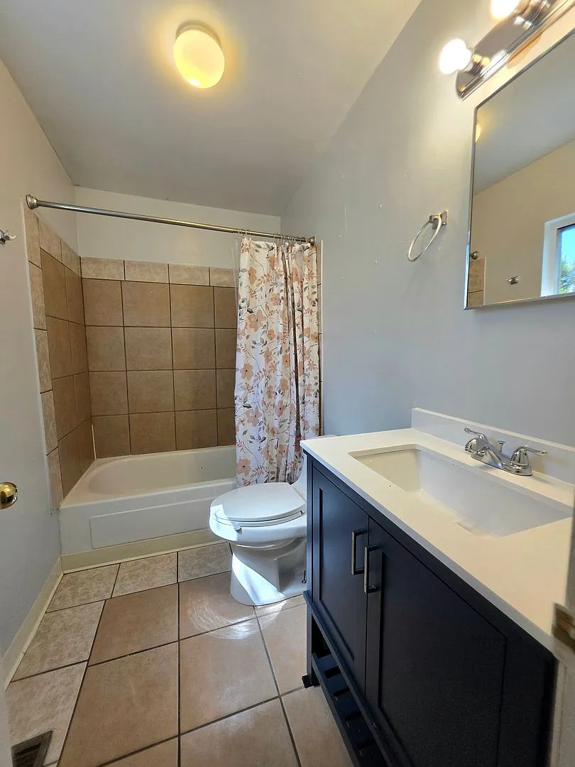 1637 Cedar St — Photo 3
