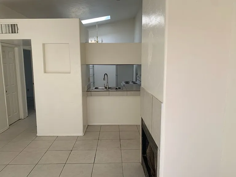 379 E Thoroughbred St — Photo 2