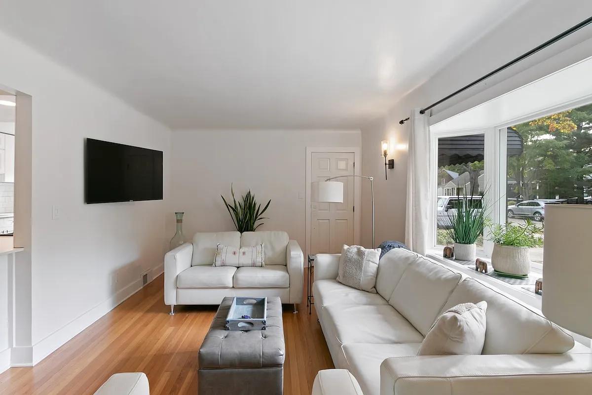 2 bed, $3,210 — Photo 1
