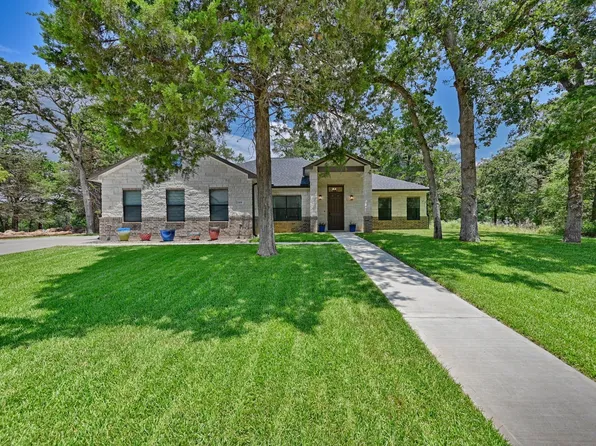 308 Pinehurst Dr, New Ulm, TX 78950
