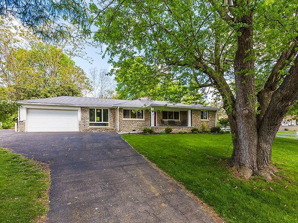 1st image of 16 Parkway Dr