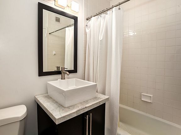 3rd image of 347 W 57th St APT 28