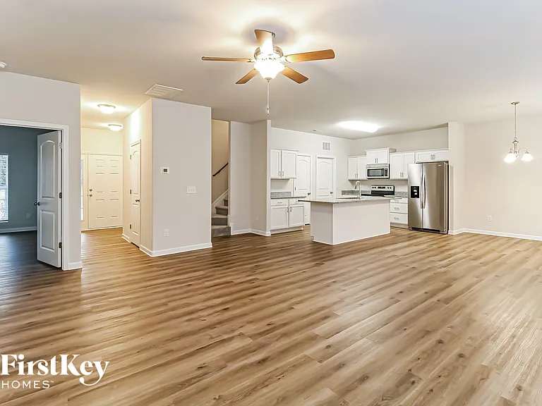 1136 Scarlett Dr — Photo 2