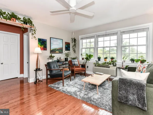 1808 W Abingdon Dr APT 302, Alexandria, VA 22314