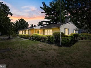 101 Carriage House Ln, Riverton, NJ 08077