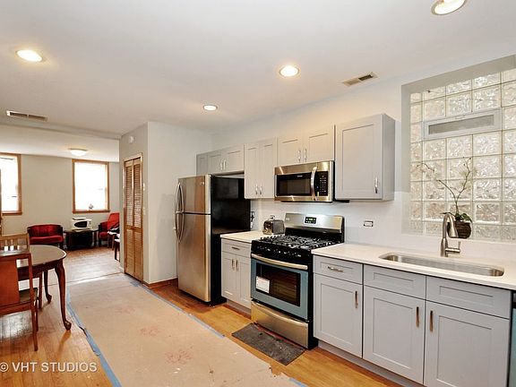 3rd image of 918 N Mozart St #1