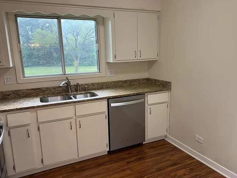 1756 Plymouth Ct #B — Photo 9