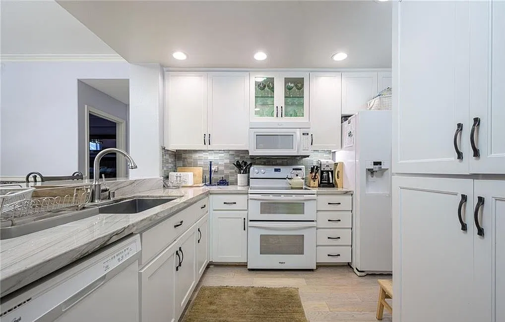 2 bed, 1204 sqft, $3,500 — Photo 1