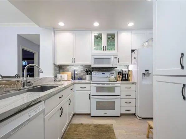 2243 Martin APT 105, Irvine, CA 92612