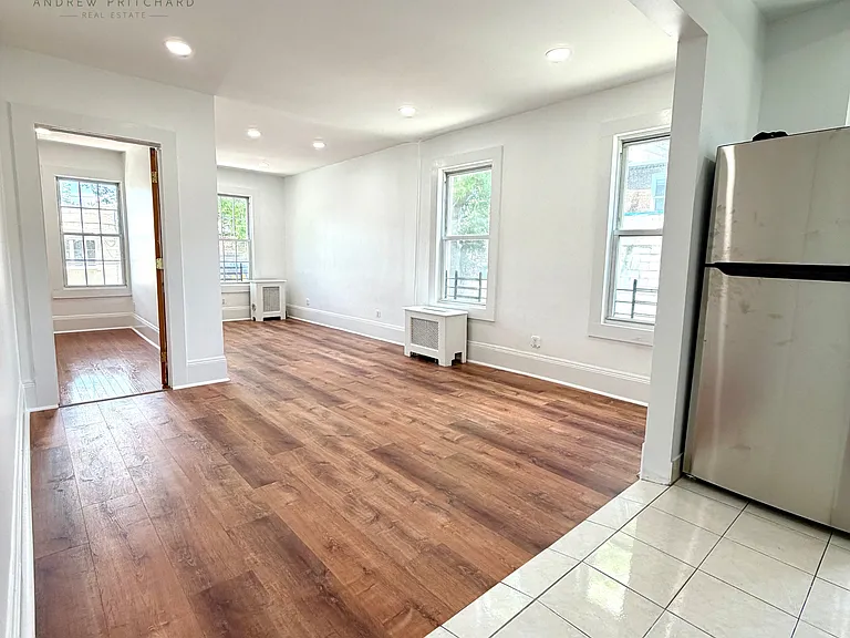 22-11 Crescent St #2 — Photo 7