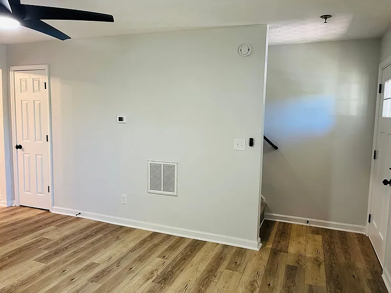 2141 Thompson Ave SE — Photo 8