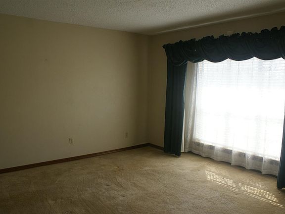 4th image of 6905 NW Sprucewood Dr