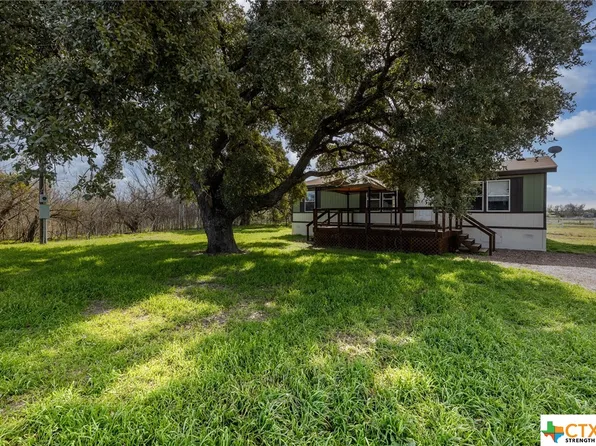 308 Fm 532, Moulton, TX 77975